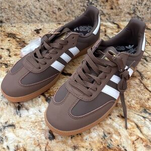 adidas Brown & White Low-Top Samba-Style Sneakers